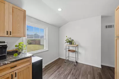 8013 W Waterford Ave, Milwaukee, WI 53220 - Photo 4