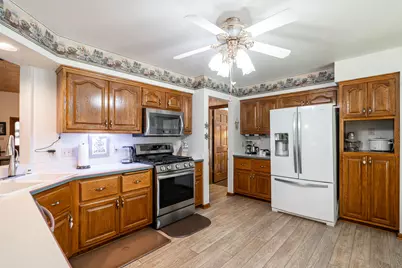 9380 S 15th Ave, Oak Creek, WI 53154 - Photo 6