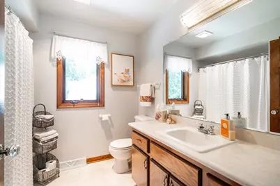 9380 S 15th Ave, Oak Creek, WI 53154 - Photo 12