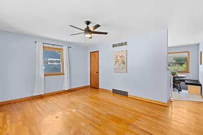 843 E Doty Pl, Milwaukee, WI 53207 - Photo 4