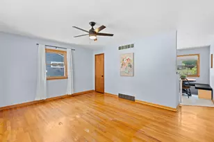 843 E Doty Pl, Milwaukee, WI 53207 - Photo 4