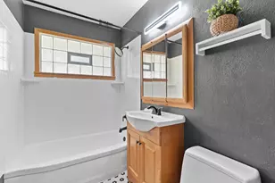 843 E Doty Pl, Milwaukee, WI 53207 - Photo 16