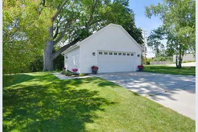 8587 N 42nd St, Brown Deer, WI 53209 - Photo 10