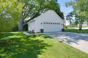 8587 N 42nd St, Brown Deer, WI 53209 - Photo 10