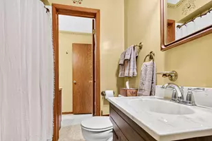 726 N Glenn Dr, Waukesha, WI 53188 - Photo 24