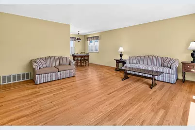 726 N Glenn Dr, Waukesha, WI 53188 - Photo 4