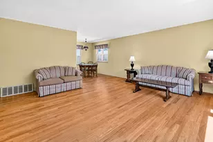 726 N Glenn Dr, Waukesha, WI 53188 - Photo 4