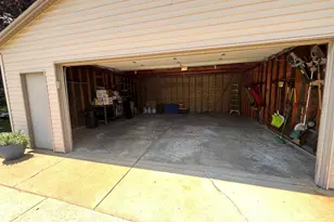 8642 S Fenway Ct, Oak Creek, WI 53154 - Photo 24