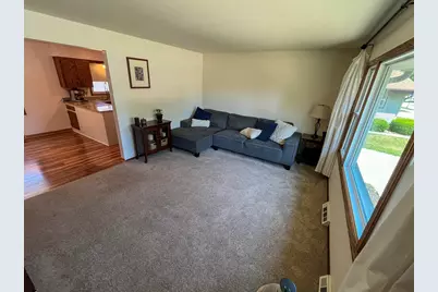 8642 S Fenway Ct, Oak Creek, WI 53154 - Photo 2