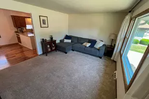 8642 S Fenway Ct, Oak Creek, WI 53154 - Photo 2