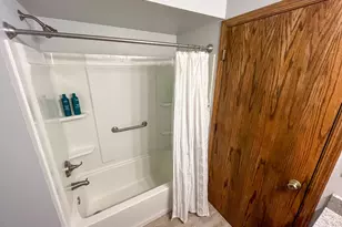 8642 S Fenway Ct, Oak Creek, WI 53154 - Photo 16