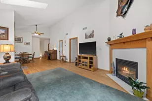 W232N3080 Emerald Ln, Pewaukee, WI 53072 - Photo 8