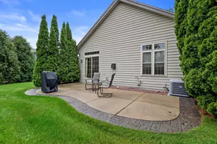 W232N3080 Emerald Ln, Pewaukee, WI 53072 - Photo 4