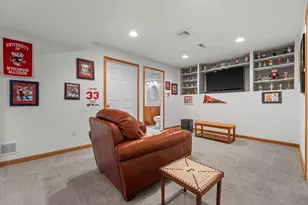 W232N3080 Emerald Ln, Pewaukee, WI 53072 - Photo 32