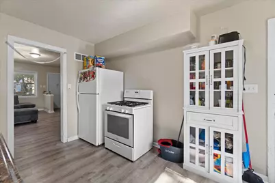 4876 N 21st St, Milwaukee, WI 53209 - Photo 8