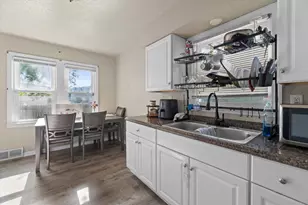 4876 N 21st St, Milwaukee, WI 53209 - Photo 6