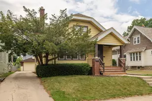 1971 S 81st St, West Allis, WI 53219 - Photo 2