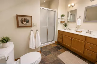 3929 N Maryland Ave, Shorewood, WI 53211 - Photo 26