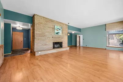 810 E Fairy Chasm Rd, Bayside, WI 53217 - Photo 4