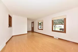 1818 Woodridge Rd, West Bend, WI 53095 - Photo 6