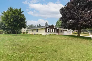 1818 Woodridge Rd, West Bend, WI 53095 - Photo 38