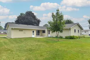 1818 Woodridge Rd, West Bend, WI 53095 - Photo 36