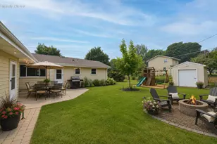 1818 Woodridge Rd, West Bend, WI 53095 - Photo 34