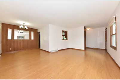 1818  Woodridge Rd, West Bend, WI 53095 - Photo 8
