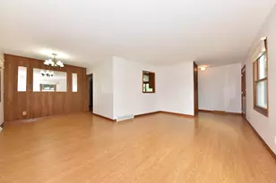 1818 Woodridge Rd, West Bend, WI 53095 - Photo 8