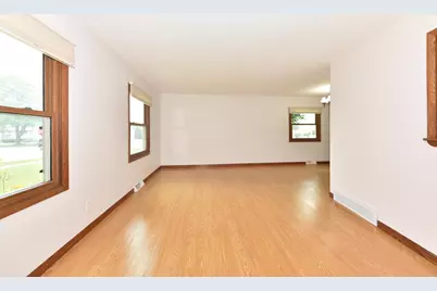 1818  Woodridge Rd, West Bend, WI 53095 - Photo 10