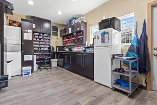 3041 N Oakland Ave, Milwaukee, WI 53211 - Photo 26