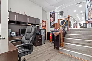3041 N Oakland Ave, Milwaukee, WI 53211 - Photo 28