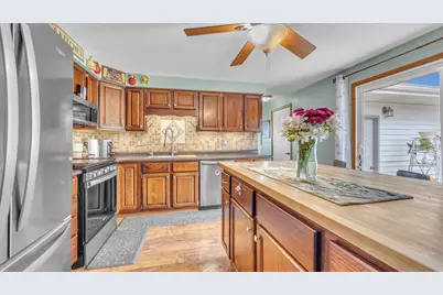 707  Goldfinch Ln, Howards Grove, WI 53083 - Photo 4