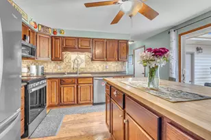 707 Goldfinch Ln, Howards Grove, WI 53083 - Photo 4