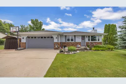 707  Goldfinch Ln, Howards Grove, WI 53083 - Photo 1