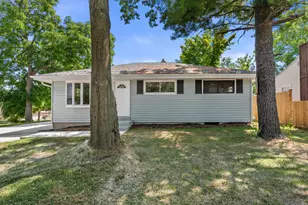 6105 W Arizona Ct, Milwaukee, WI 53219 - Photo 2