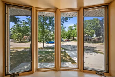 6105 W Arizona Ct, Milwaukee, WI 53219 - Photo 6