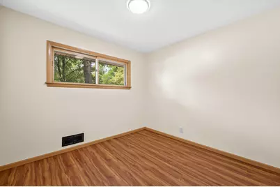 6105 W Arizona Ct, Milwaukee, WI 53219 - Photo 10