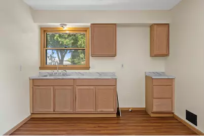 6105 W Arizona Ct, Milwaukee, WI 53219 - Photo 8