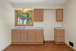 6105 W Arizona Ct, Milwaukee, WI 53219 - Photo 8