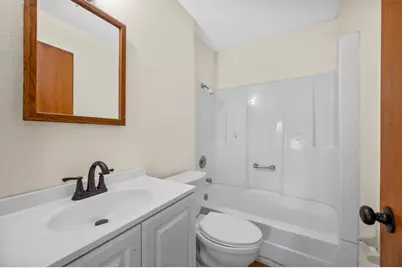 6105 W Arizona Ct, Milwaukee, WI 53219 - Photo 16