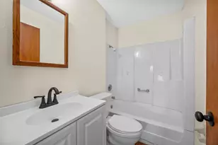 6105 W Arizona Ct, Milwaukee, WI 53219 - Photo 16
