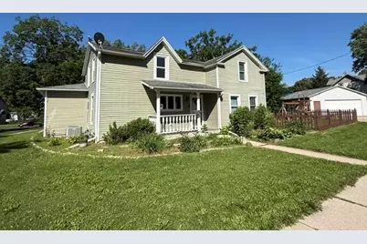 614  Whitewater Ave, Fort Atkinson, WI 53538 - Photo 1