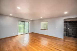 9012 N 70th St, Milwaukee, WI 53223 - Photo 8