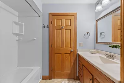 6131  Twin Oak Dr, Greendale, WI 53129 - Photo 20