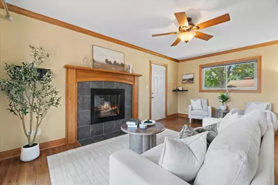 6131  Twin Oak Dr, Greendale, WI 53129 - Photo 8