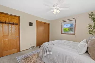 6131  Twin Oak Dr, Greendale, WI 53129 - Photo 18