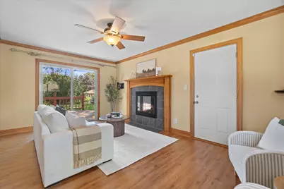6131  Twin Oak Dr, Greendale, WI 53129 - Photo 10