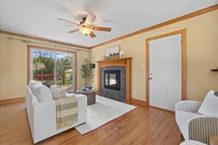 6131 Twin Oak Dr, Greendale, WI 53129 - Photo 10