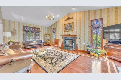 404 S Hills Dr, Plymouth, WI 53073 - Photo 4